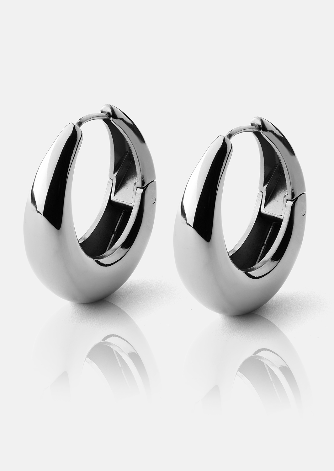 Oorbellen Bold Curve – Verzilverd