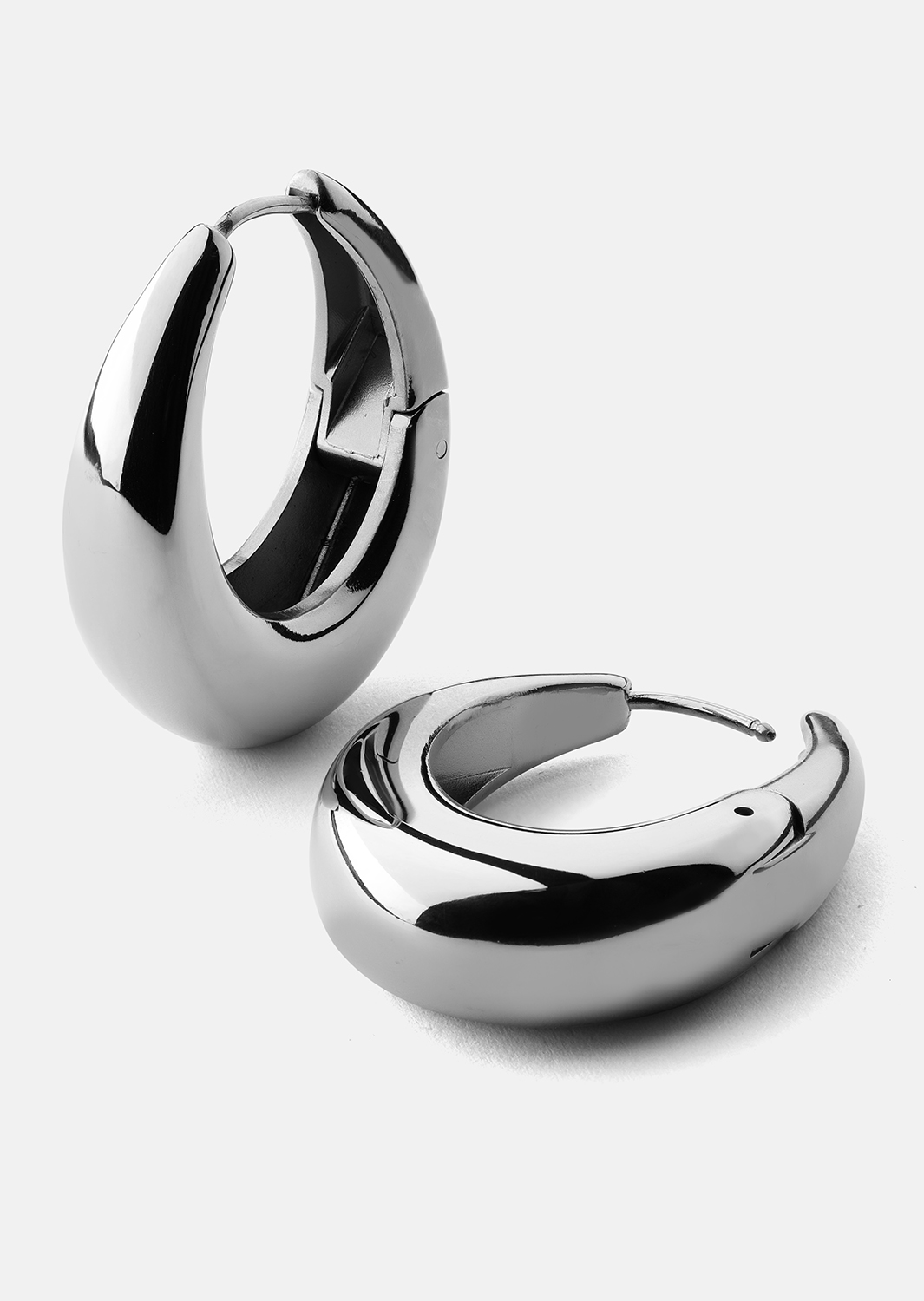 Oorbellen Bold Curve – Verzilverd